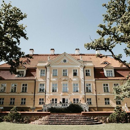 ホテル Malpils Manor エクステリア 写真
